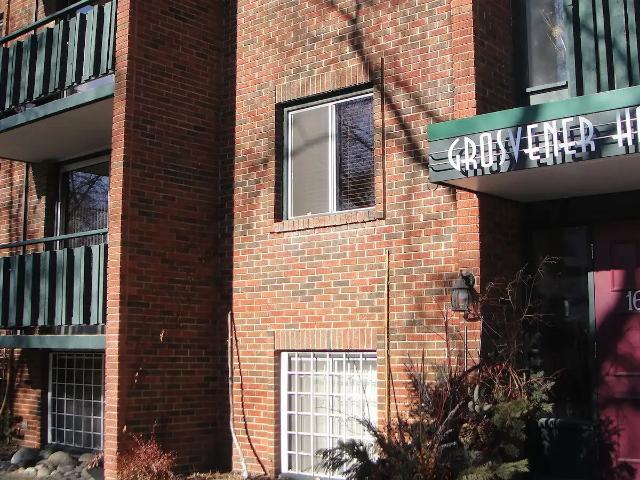 Newly Renovated Sunny Suite