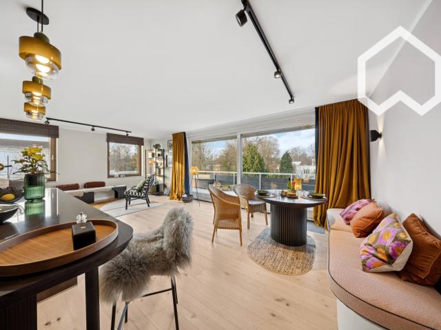 Newly renovated sunny penthouse with spacious terrasse near Alster