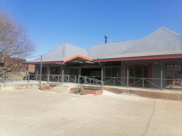 Newly renovated Restaurant in the main road of Henley on Klip