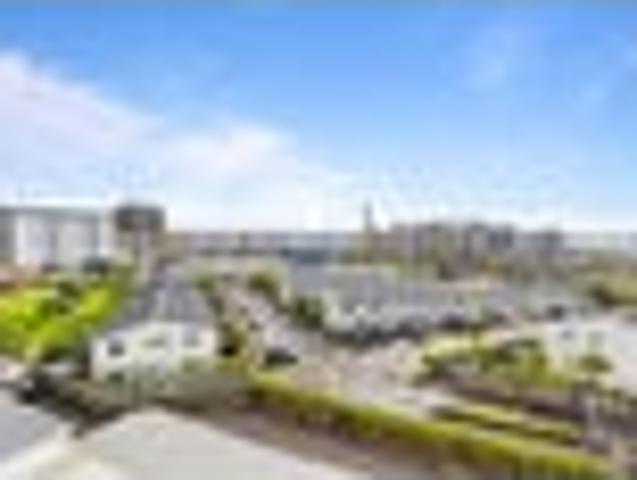 Newly Rebuilt Fringe Living with Views