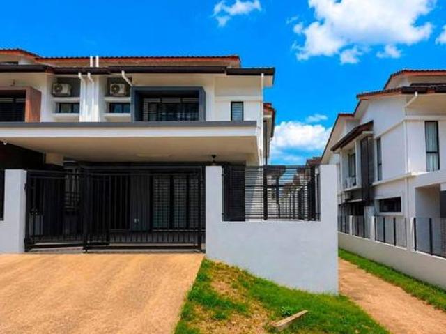 Newly Refurbished 2 Storey End Lot House in Denai Alam For Rent