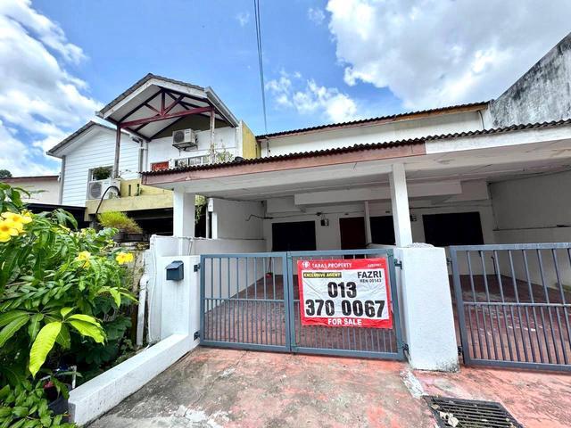 NEWLY REFURBISHED UNIT 2 Storey House Jalan J Taman Melawati KL