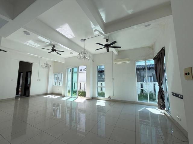 Newly Refurbished Villa Heights Semi D Taman Equine near Aeon Mall
