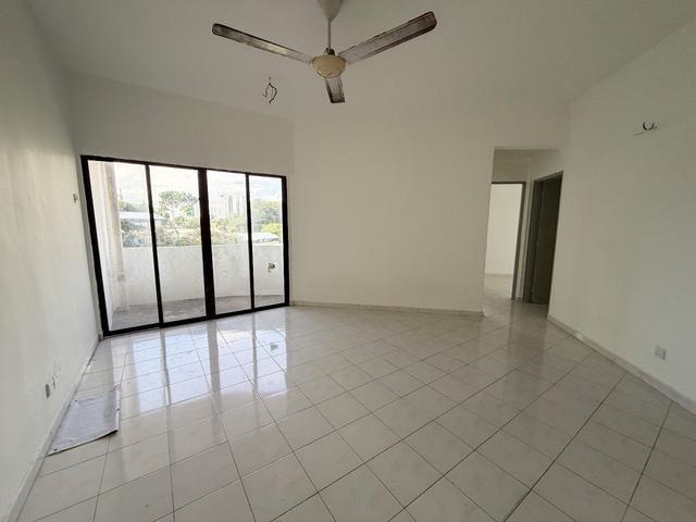 Newly Refurbished Freehold Aramas with 1 Carpark