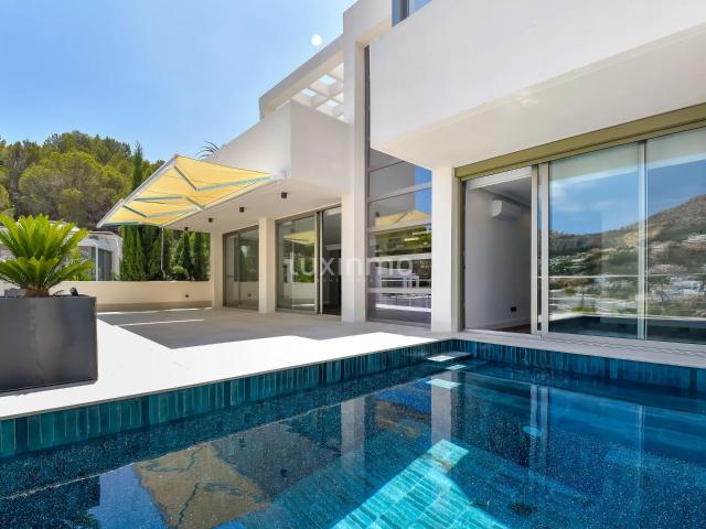 Newly refurbished luxury villa for rent with panoramic views towards Altea Hills