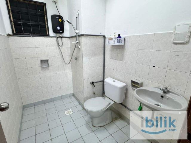 Newly Refurbished Master Room @ LRT Salak Selatan