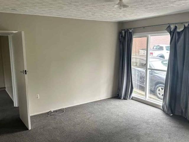 Newly refurbished Otahuhu Gem on Mangere Road !