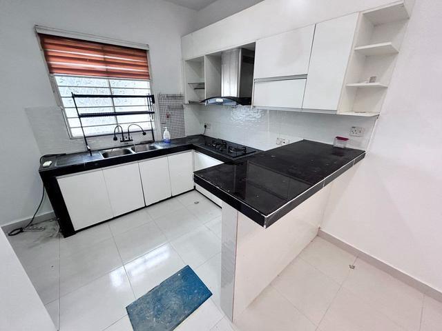 NEWLY REFURBISHEDDOUBLE STOREY CHERRY CERI BANDAR HILLPARK For Sale