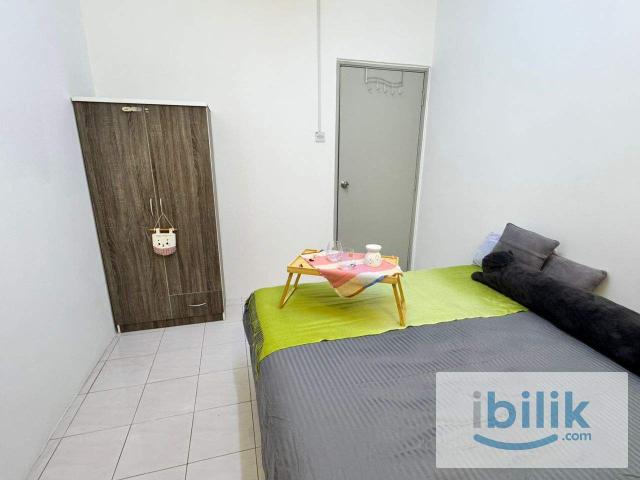 Newly Refurbrished Middle Room @ LRT Salak Selatan