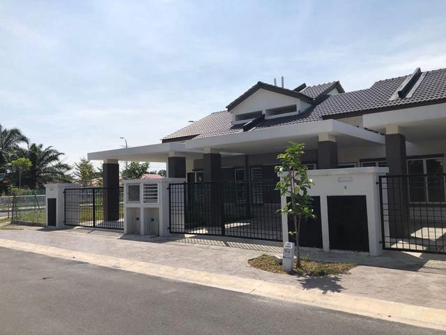NEXT TO Setia city mall Freehold 1sty 20x70 Best Price ZERO BOOKING