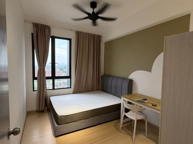 Nexus room with window view + ac!
