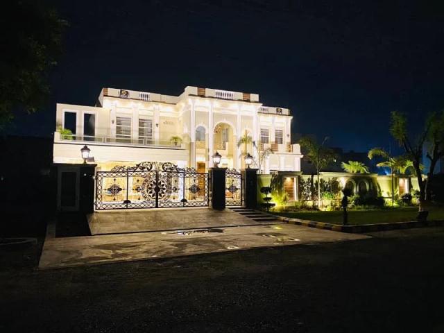 NFC, Society 2 Kanal Facing Park Brand New Bungalow is Available For Sale. Lahore Valencia Town ID 92258