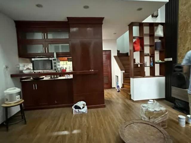 Nhỉnh 4 tỷ Bán Nhà Ngõ Tô Hoàng 42 M2 4T MT 3.5 M, Chỉ 4.8 Tỷ Mặt Ngõ Kinh doanh 3 bước ra