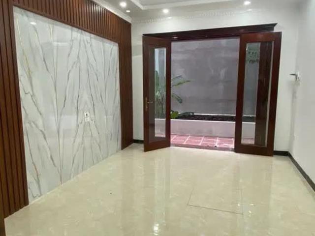 Nhỉnh 5 Tỷ, Bán Nhà Thạch Bàn Long Biên 30m2. 5 Tầng, Ô Tô Đỗ Cạnh Nhà, An Sinh Đỉnh Cao