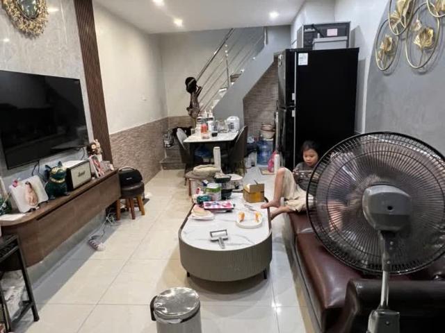 Nhỉnh 5 tỷ Bán Nhà Hòa Bình 28 M2 4T MT 3M, Chỉ 5.3 Tỷ Ngõ Nông Lô Góc Dân Trí Cao ️