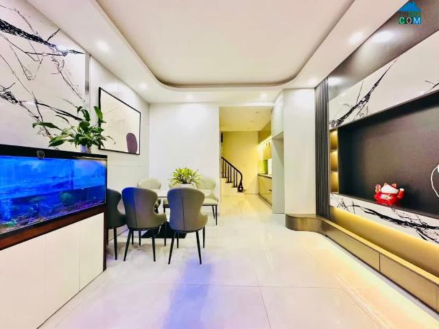 Nhỉnh 9 tỷ, 39m2 x 6T Thang máy, Văn Chương, Đống Đa, 40m ra Oto, nhà mới đẹp, ở ngay