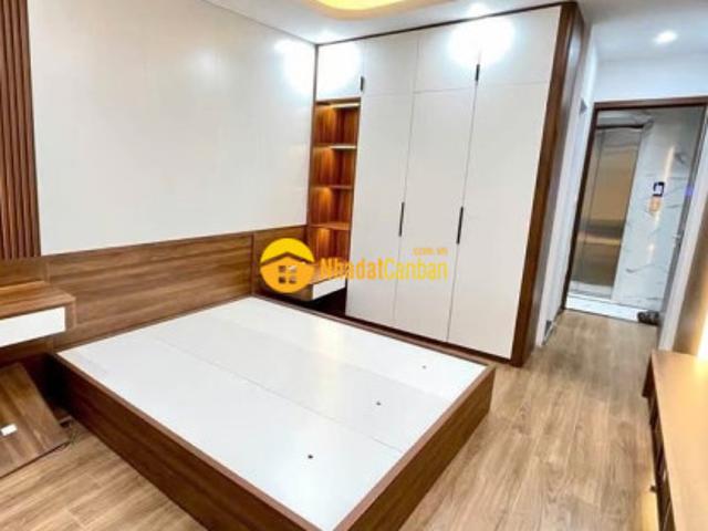 Nhỉnh 12 tỷ, nhà mới đẹp, ở ngay, phố hoàng hoa thám, 36m2, 5 tầng, thang máy
