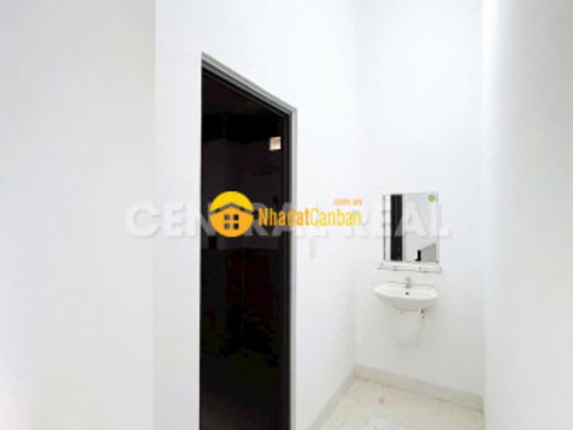 Nhà 1 trệt 1 lầu ngay gần bờ kè bửu long