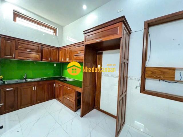 Nhà 1 lầu 1 trệt sổ riêng 4.5 tỷ 98 m2 gara đậu ô tô