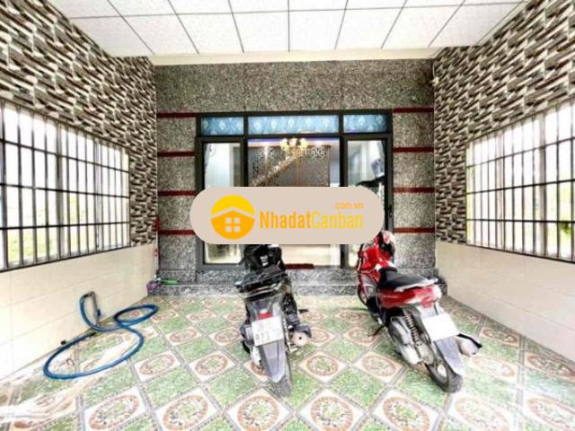 Nhà 1trêt lầu sân ô tô xây kiên cố hiện đại