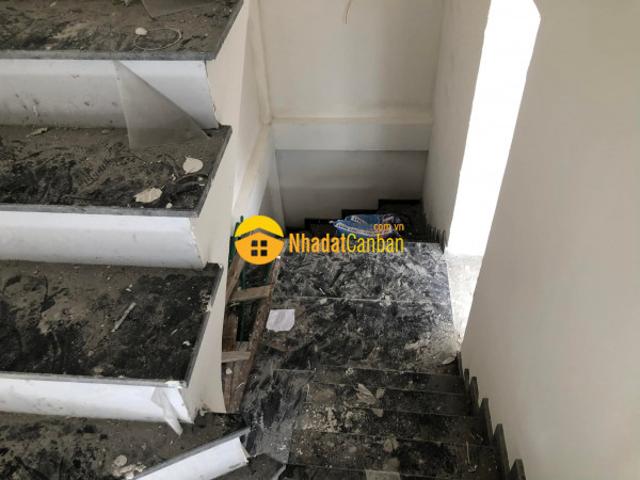 Nhà 20m ra ngõ nguyễn khang, 38m2, 5 tầng mới kính cong, cực gần oto