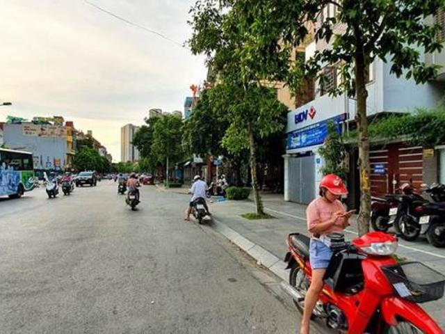 Nhà 28m2 5 tầng, phố nguyễn văn lộc, làng việt kiều châu âu, kinh doanh đỉnh, ô tô tránh 3.1 TỶ
