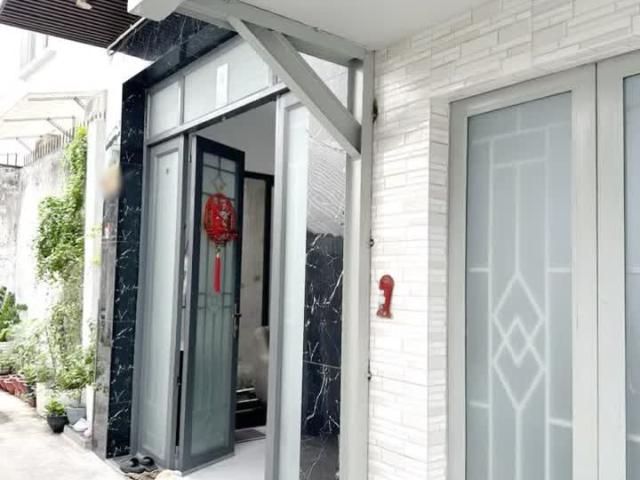 Nhà 2 tầng mới, đẹp sau lưng căn MT Hưng Phú P8Q8. Giá 4,35 tỷ TL