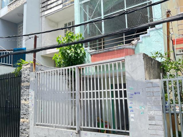 Nhà 2 tầng nở hậu hẻm ôtô đỗ cửa đường Bùi Minh Trực P6Q8. Giá 5.7 tỷ