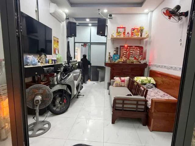 Nhà 2 tầng đường Ba Đình gần cầu Nguyễn Tri Phương P9 Q8