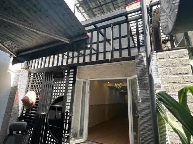 NHÀ 2 tầng đẹp Q10 55M2 10M ra đường lê hồng phong hẻm thẳng 1 trục Giá rẻ