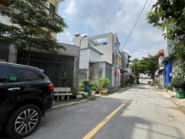Nhà 2 tầng Quận 12 60m2 có sân thượng, vị trí thuận tiện, giá chỉ nhỉnh 4 tỷ, khu dân cư đông đúc