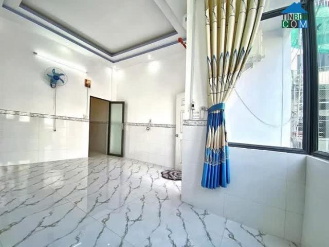 Nhà 2 lầu vị trí gần & đẹp nằm kế