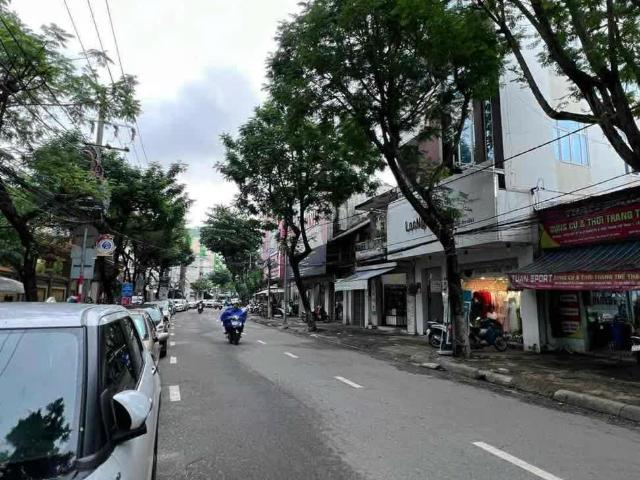 Nhà 2 mặt phố đẹp, nhiều tiện ích tại Hoàng Diệu, 21,8 tỷ, 89m2