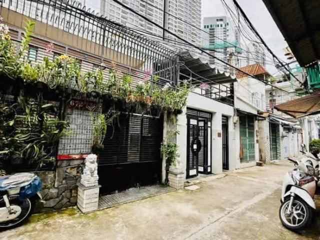 Nhà 2 mặt tiền xe hơi ngang 4 x 22 đúc bê tông có 6 tỷ q7