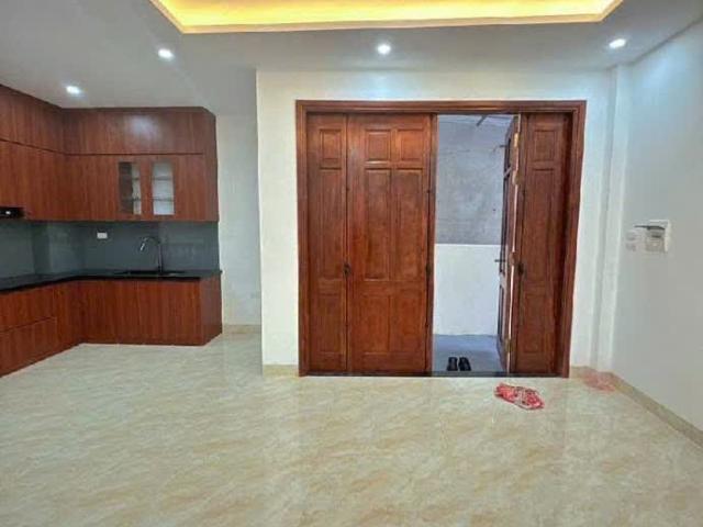 Nhà 30.5m² – 5 Tầng – Mặt Tiền 4M – Ngõ 36 Phố Đức Giang – Ô Tô Đỗ Cổng – Giá 6.15 Tỷ