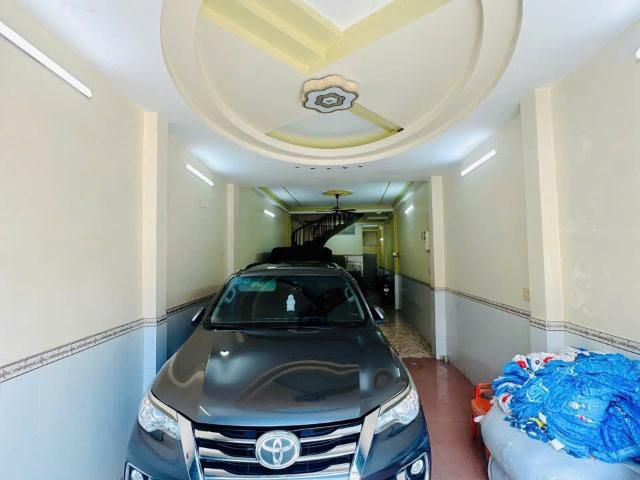 Nhà 4 tầng DT khủng, nở hậu MT Ba Đình P. 10Q. 8 p. Chánh Hưng. Giá 10,9 tỷ TL