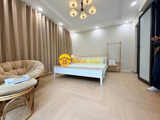 Nhà 4 tầng phân lô ô tô đỗ cửa ở phố lò đúc