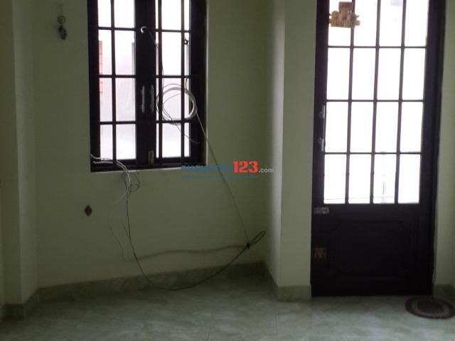 Nhà 4 Lầu Hẻm 76 Tô Hiến Thành sát bên Chợ Hoà Hưng