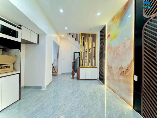 Nhà 4T khu Vĩnh Tuy nhà mới ở ngay 4T 40M ngõ thông cách ô tô 20M