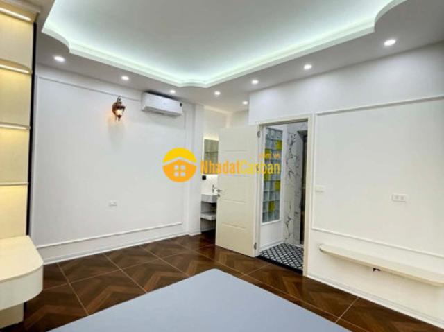Nhà 6 tầng thang máy gần phố xã đànô tô đỗ cổng, qua nhàsân rộng34m2nội thất hiện đại về ở ngay