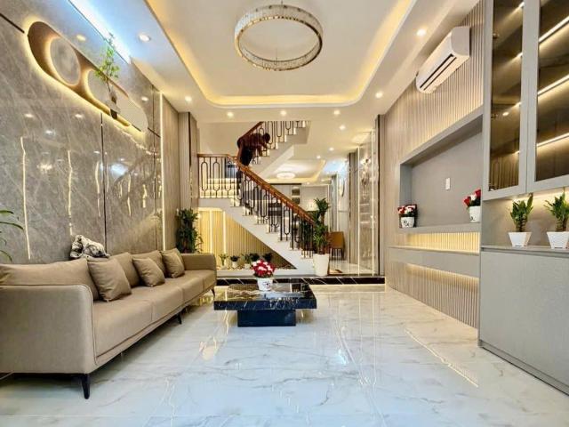 Nhà cạnh chợ phú xuân, 4x14m, 3 tầng, hơn 5.5 tỷ tí