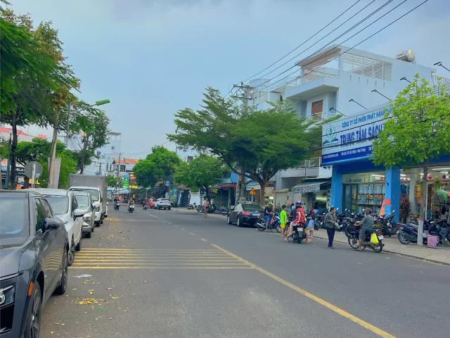 Nhà Cấp 4 Đáng để mua VÌ trí đẹp giá QUÁ RẺ Đồi diện Công viên ngay vòng xoay có dòng tiền