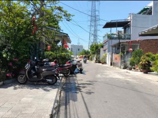 Nhà cấp 4 mặt tiền đường Mỹ Thị. DT: 150m, ngang 5m nở hậu