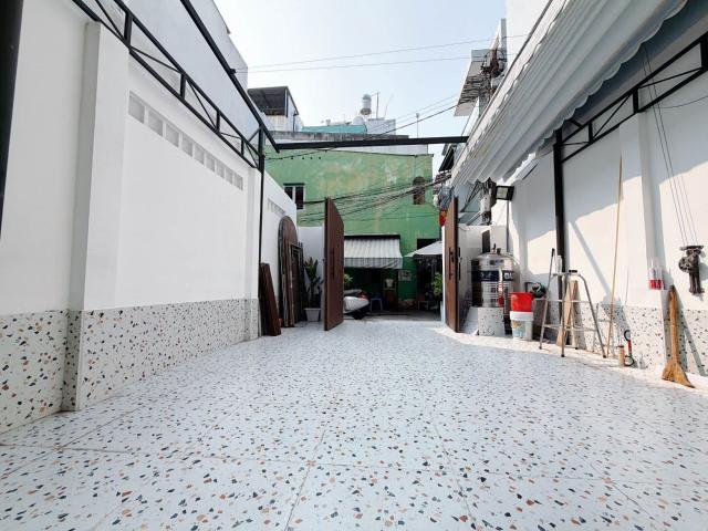 Nhà chợ Rạch Ông nở hậu 5x22 căn góc 3 mặt tiền 40 triệu/tháng