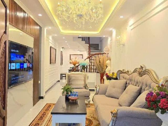 Nhà Đàm Quang Trung Lô góc 3 mặt thoáng nhiều phòng ngủ gần phố chính 50m nhỉnh 8ty
