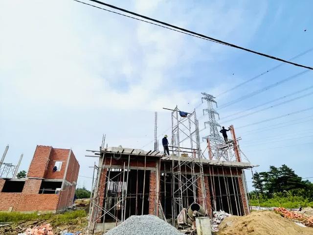 Nhà đang xây dựng – tiến độ nhanh – bàn giao cuối năm 2025