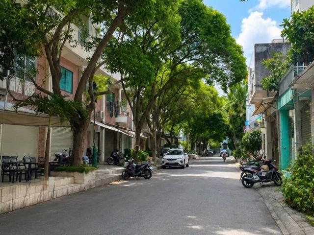 Nhà Bán Ngay Lý Thường Kiệt Lữ Gia 4 tầng, 4.6 × 24.5m, khu dân trí cao
