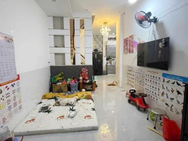 Nhà bán hẻm 4m Tám Danh P4Q8 Giá: 5 Tỷ 5 TL