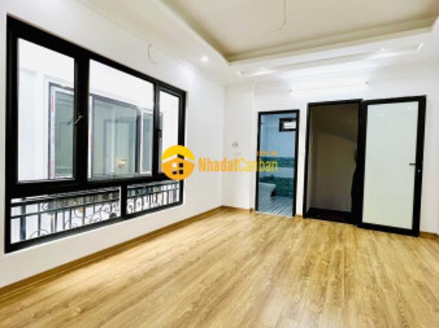 Nhà gần chợ thạch bàn, 30m2 xây 5 tầng chỉ 2.9 tỷ