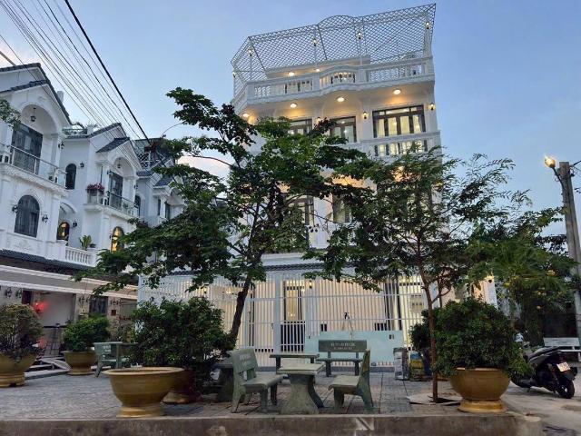 Nhà góc 2 mặt thoáng, 12x12m, hẻm xe hơi huỳnh tấn phát, 8.8 TỶ